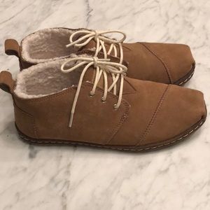 COPY - TOMS women’s Botas - suede and faux shearl…